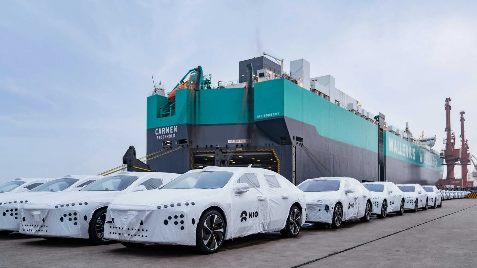 NIO cars on the quayside before shipping to Europe
